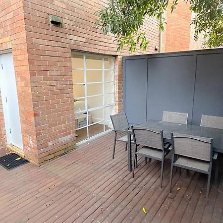 East Melbourne Unit With Courtyard Apartment Екстериор снимка
