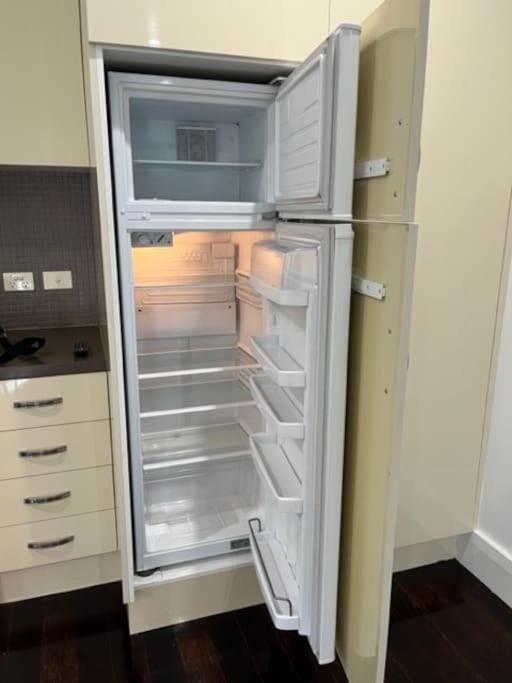 East Melbourne Unit With Courtyard Apartment Екстериор снимка