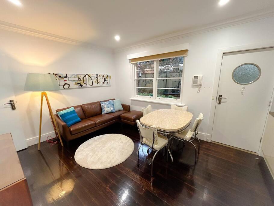 East Melbourne Unit With Courtyard Apartment Екстериор снимка